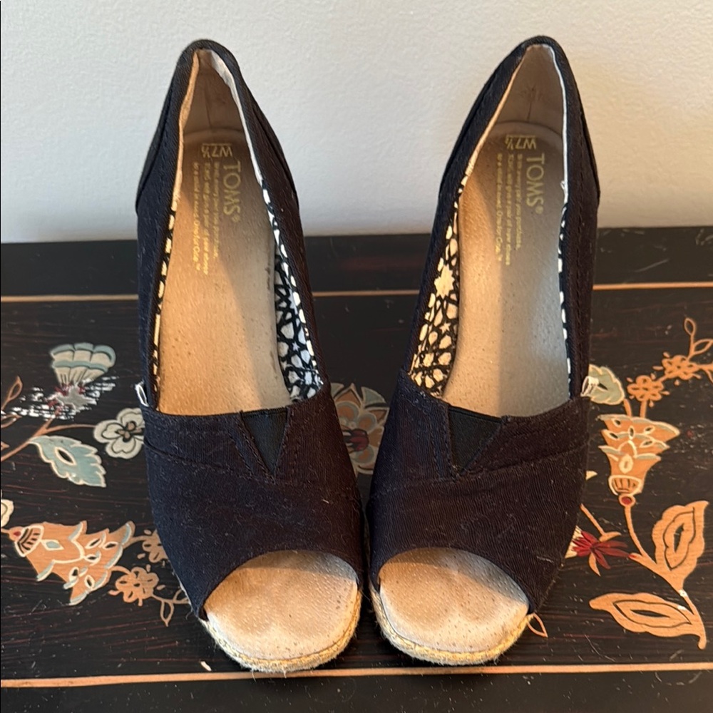 Toms Black wedges